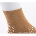 Patiëntenschoenenschuim die sokken verstrekt